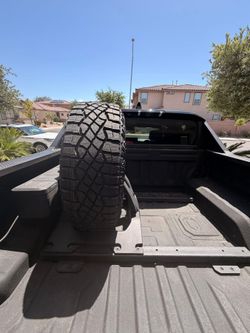 GMC Hummer EV Extreme Off-Road Recover Kit + Vertical Bed Mount Spare Tire Kit