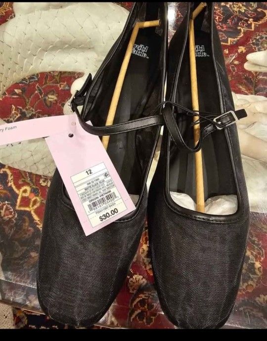 New womans size 12 flats