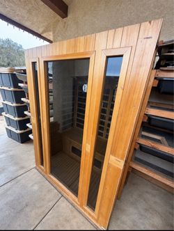 3-Person Infrared Sauna with Built-In Speakers – Very Good Condition