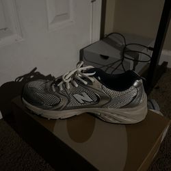 New Balances–Navy blue/Off-White–6.5 Boys