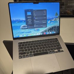 15” MacBook Air M3 Chip 24GB Ram 512GB Ssd