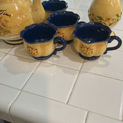 Tea Set With 🏺 Vase