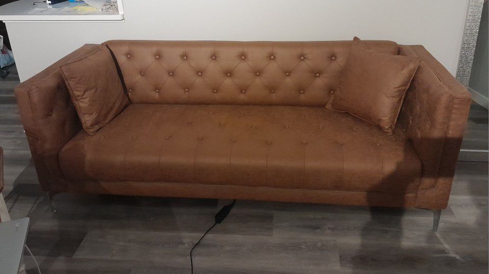 78Lx30wx29.5H Tufted Leathaire Couch NEW