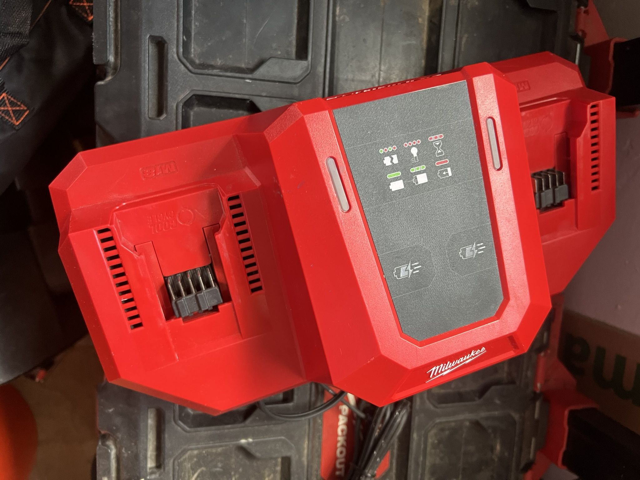 Milwaukee Dual Rapid Charger