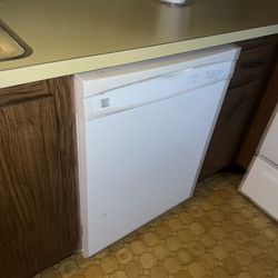 Kenmore Built-In Dishwasher – Works Great