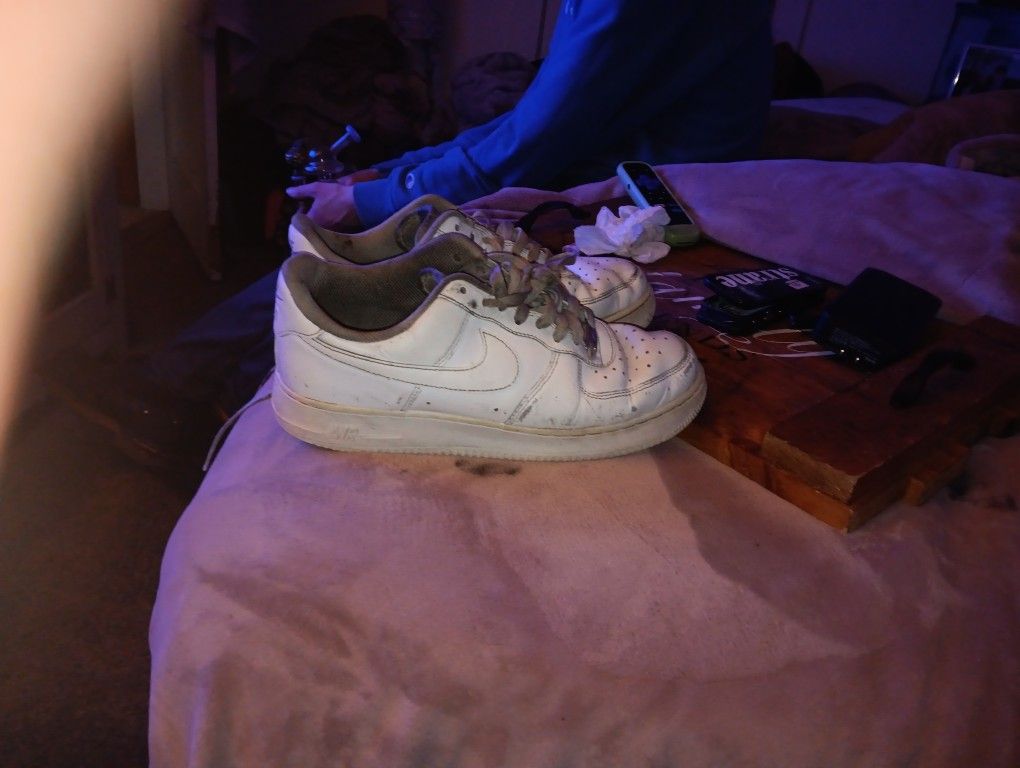 Worn Forces Need Laces 9 1/2 