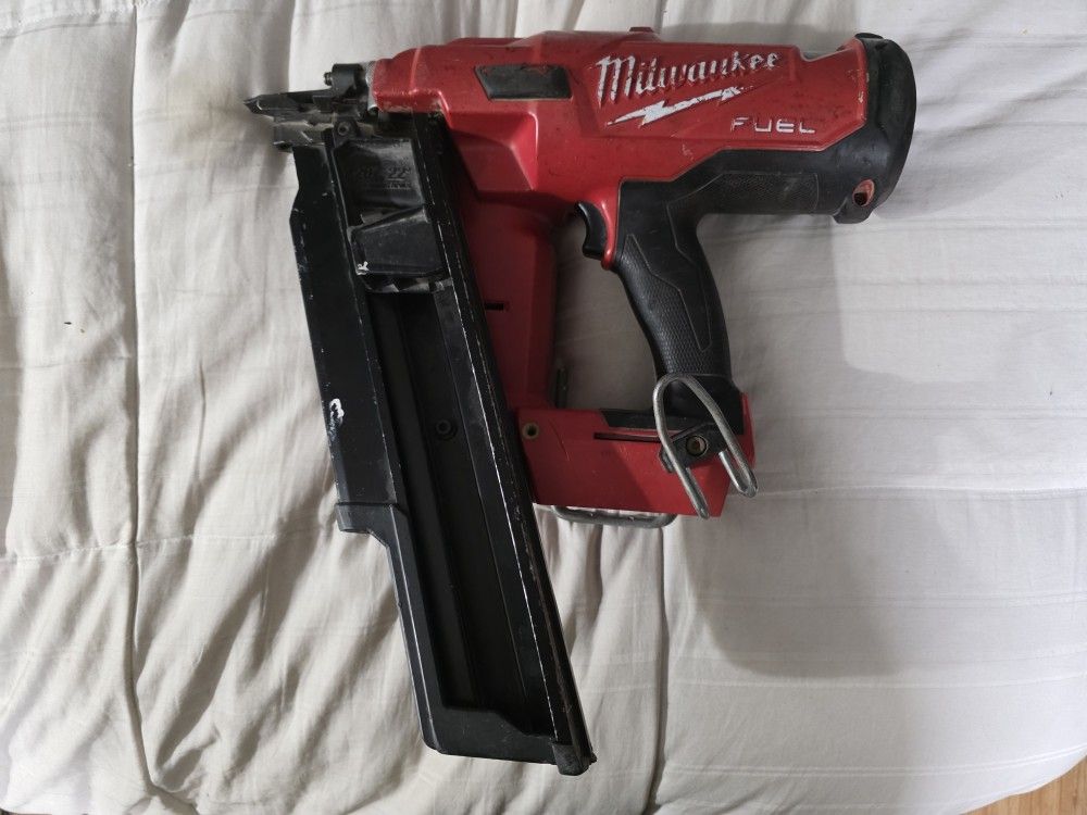 Milwaukee 21 Degree Framing Nailer! Works!