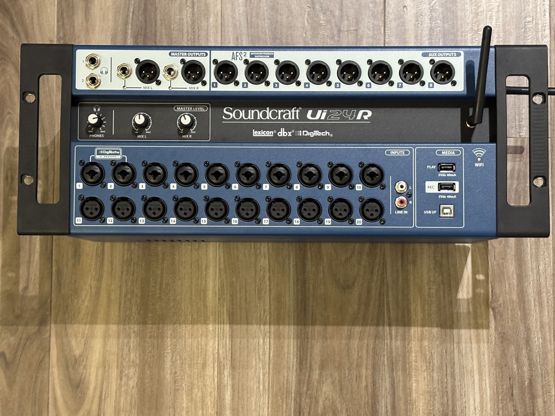 Soundcraft Ui24 mixer