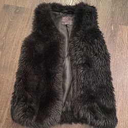 Girls Black Fur Vest Size 5/6 By Chili Pop #15