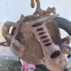 Antique Vintage Hand-Crank Corn Sheller / “Corn Chucker” – Cast Iron Farm Primitive!