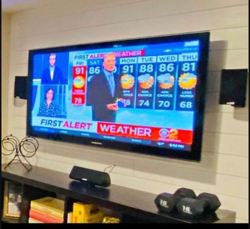 50 Inch Vizio Plasma TV With Mount And Remote