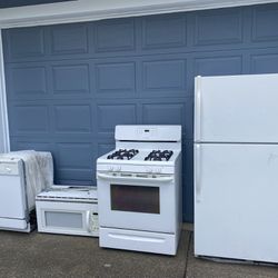 Refrigerator gas range / stove microwave and dish washer appliance package