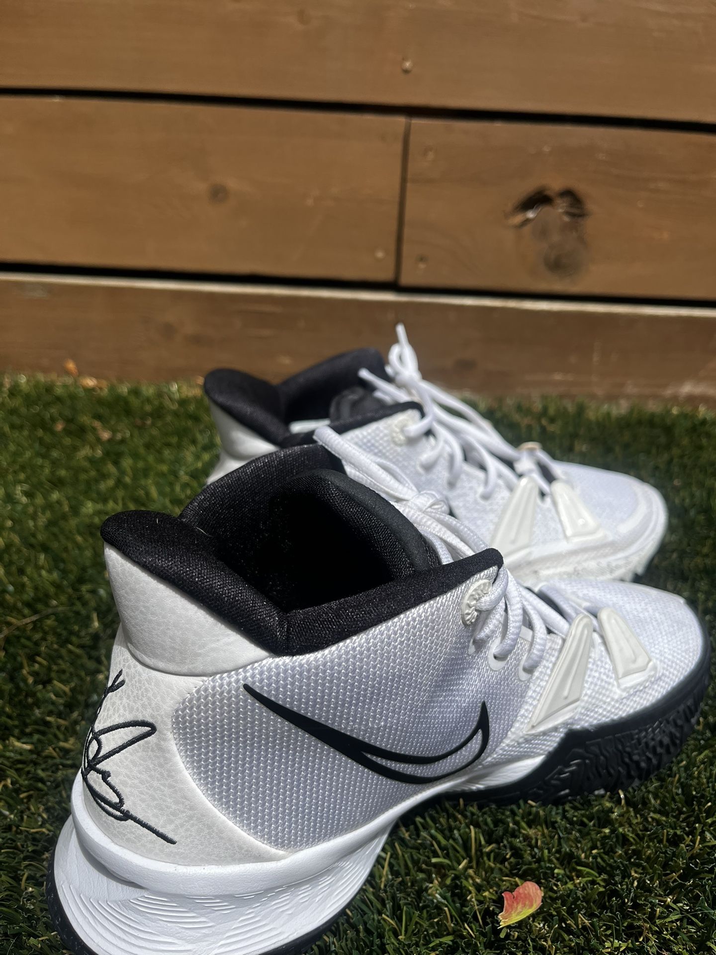 Kyrie Fa21