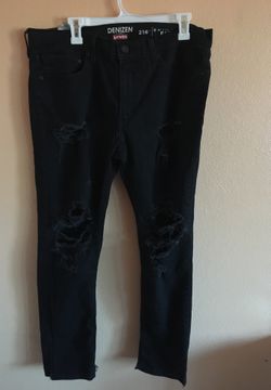 Men’s distressed Levi jeans