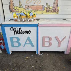 Babyshower and Gender Reveal wooden trunk
