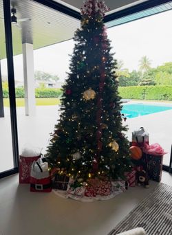 Pre-lite 9ft Christmas tree with rollaway storage bag