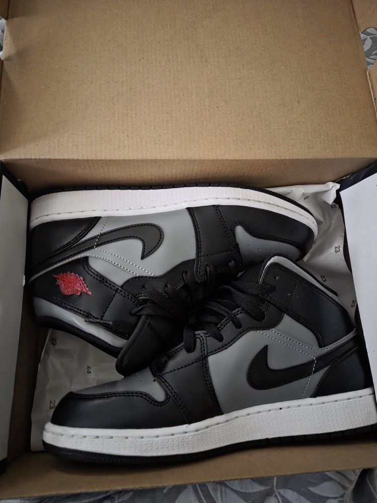 Jordan 1 MID