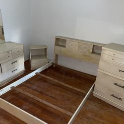 Antique Dixie Mid Century Modern Bedroom Set