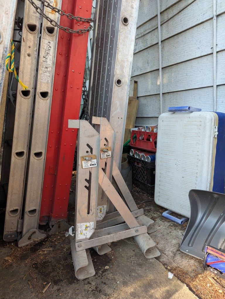 Ladders Scaffolds And Peavy Sound System