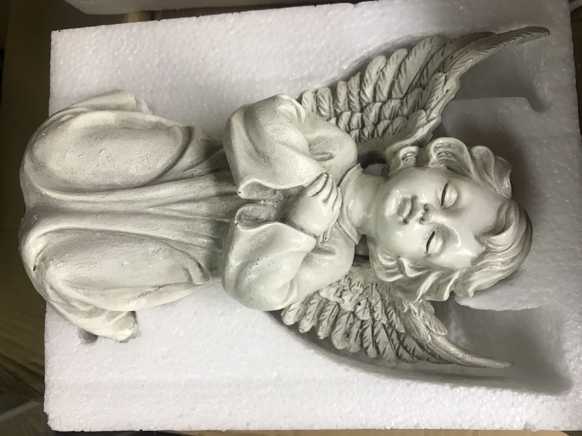 kneeling angel cherub statue