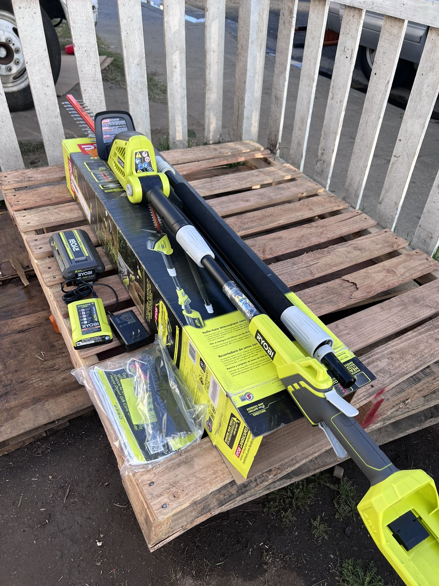 RYOBI 40V 18 Cordless Battery Pole Hedge Trimmer with Ah