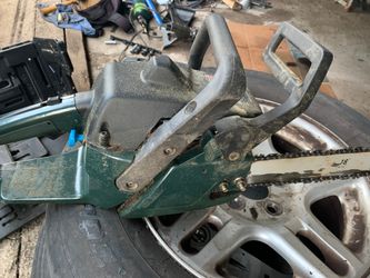 Craftsman chainsaw with case, works good