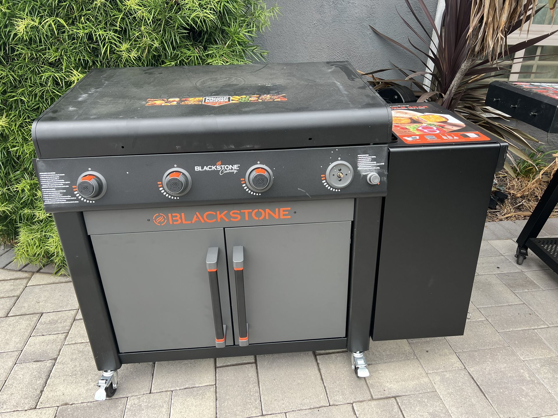 Blackstone 36" Culinary Omnivore Griddle with Side Table 4Burner