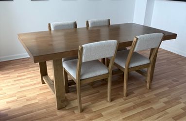Dining Room Table & Chairs
