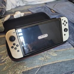 Nintendo Switch OLED + 2 Games