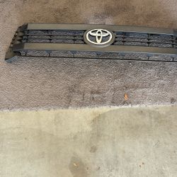 Toyota tundra Grill 2015