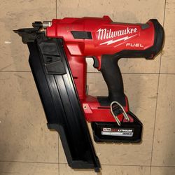 Milwaukee M18 Nail Gun 
