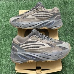 Adidas Yeezy 700 V2 Geode size 10.5 USED