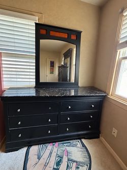 DRESSER