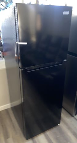 Vissani 10.1 cu. ft. Top Freezer Refrigerator in Black, Garage Ready