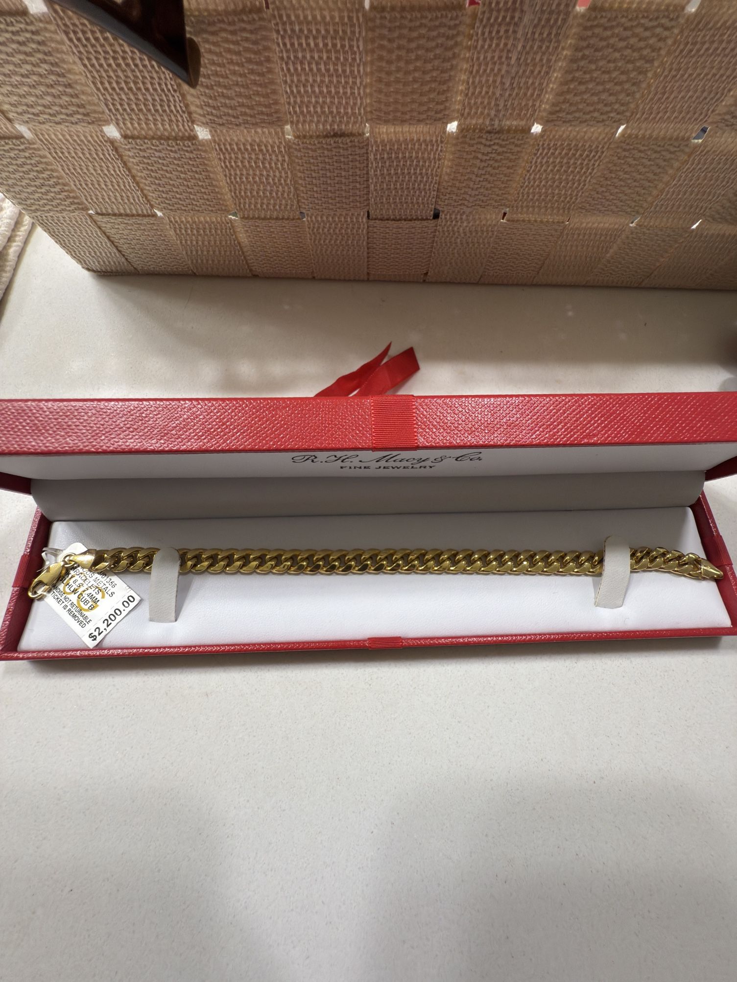 10kt Yellow Gold 8.5”inches 7.4MM Cuban Bracelet 11.3 Grams Italian gold.