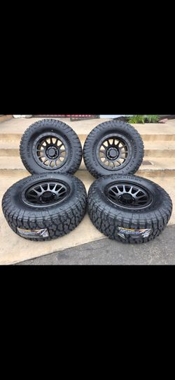 17" LOCK rims w/ 33"x12.50R17 Tires