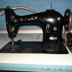 Singer Sewing Machine 