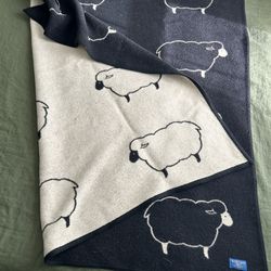 Pendleton Black & White Sheep Blanket 58”x61”