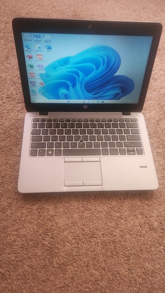 HP Elite Book 820 Great Condition 