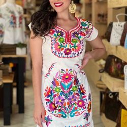 Blusas y Vestidos Mexicanos Bordados ✨ Mexican Dresses & Blouses, Women & Girls ✨ ✨ Prices Vary - Precios Variados 
