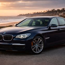 2013 BMW 750i xDrive (AWD) – Navy Blue