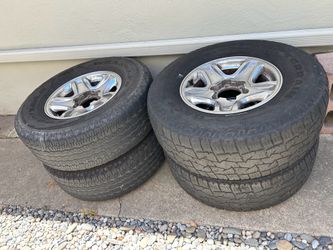 Wheels and tires good condition 4runner Toyota Tacoma tundra pre runner