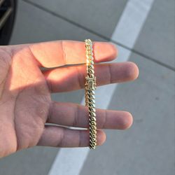 Gold Cuban Link Bracelet 8”