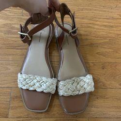 Like new memory foam women sandals size 8