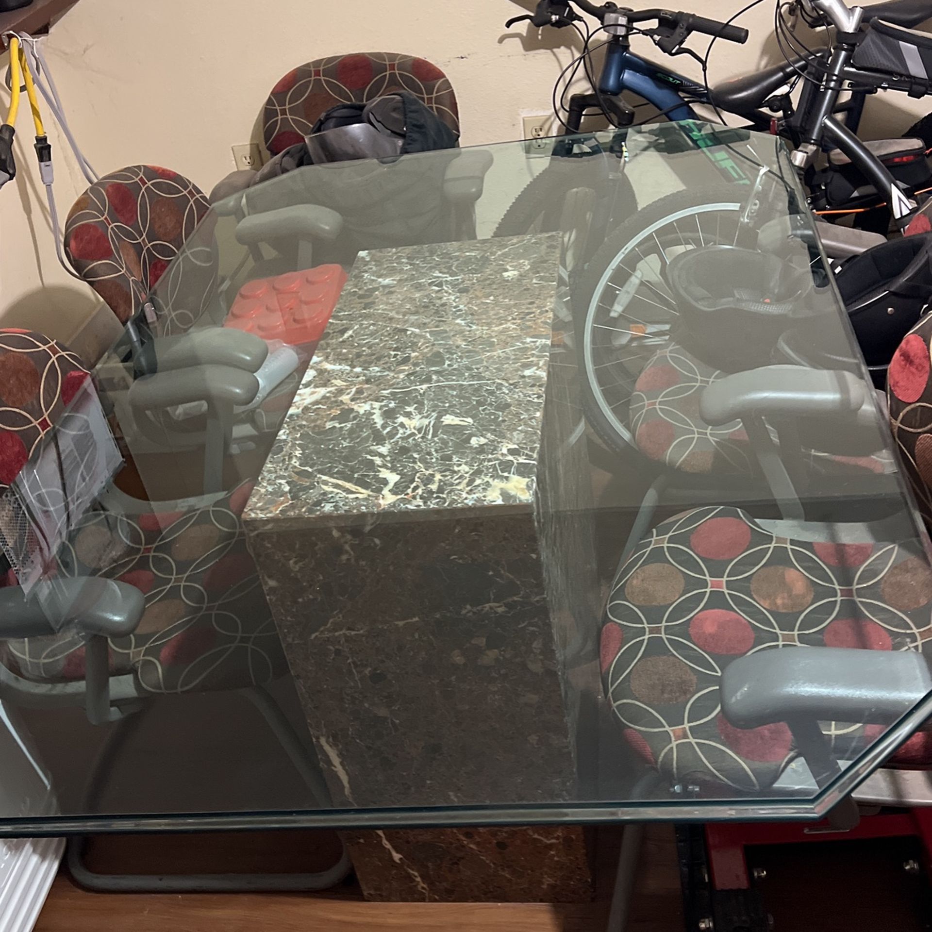 3/4 Inch Crystal Glass Kitchen Table With A Marble Stand