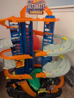 Hot Wheels Garage