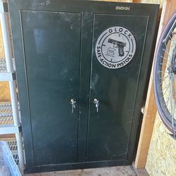 Gun cabinet