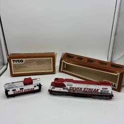 TYCO HO Scale Train 4301 Silver Streak Locomotive & Caboose Untested.