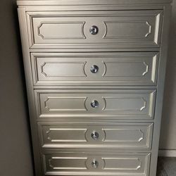 Dresser With 5 Drawers