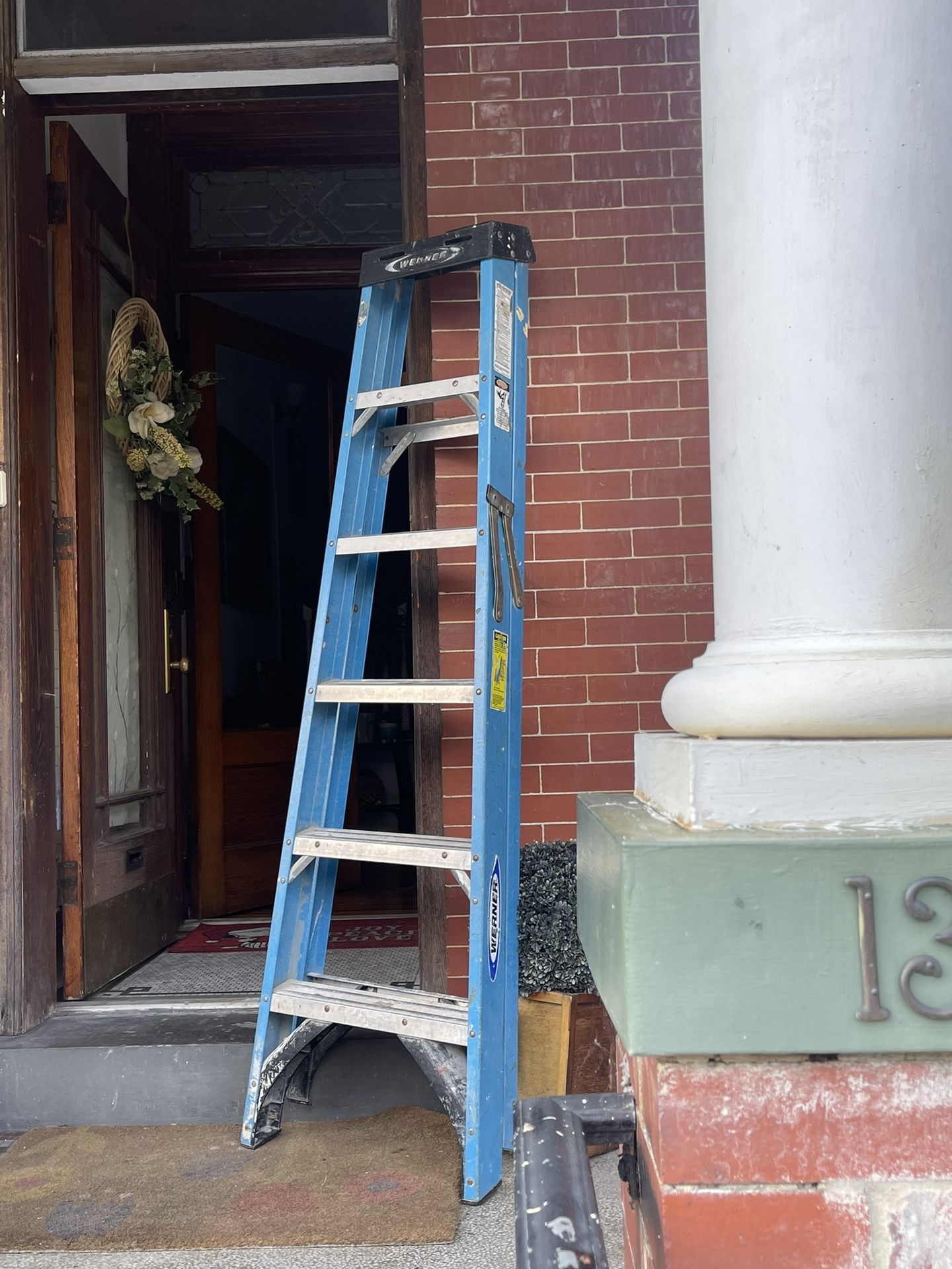 8’ aluminum ladder